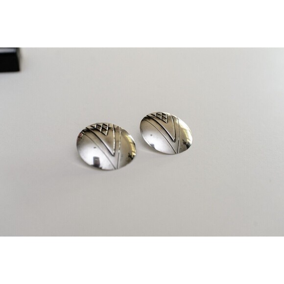 925 Sterling Silver Round Concho Native American Style button post Earrings - Picture 1 of 3
